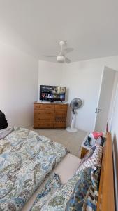 Suíte com Banheiro Privativo em APARTAMENTO COMPARTILHADO Portaria24h