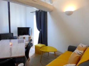 Maisons de vacances Maison cocooning avec jardin et cheminee pres de Vichy – velos et animaux acceptes - FR-1-489-68 : photos des chambres