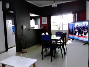 Cómodo y moderno departamento, a pasos de la principal calle comercial de la ciudad