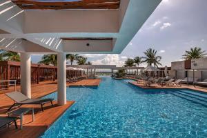 3BR Beachfront Luxury Apt wFirst Class Amenities