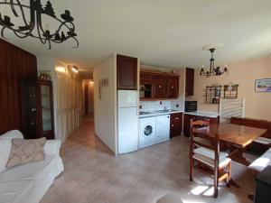 Appartement fonctionnel pour 5 personnes avec animaux acceptés, parking et balcon sud - FR-1-445-226