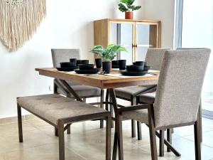 3BR Centric House w Pool, BBQ and Great Amenities