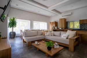 4BR Luxury Beach Villa w Premium Amenities