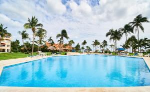 BeachFront Appt wAmazing Pool in Puerto Aventuras