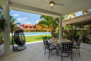 3BR Modern House w Pool and Great Location!