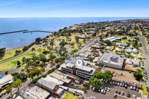 104 Portarlington Esplanade 2 bedroom, 2 bathroom apartment Parking Walk to the beach and shops Elevator access