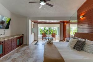 4BR Beachfront Beautiful House w Pool