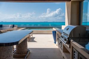 5BR Luxury Beachfront Penthouse w Private Pool