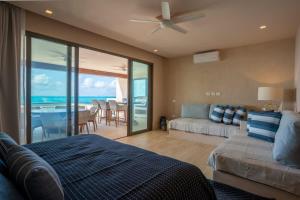 Private Rooftop Honeymoon Suite w Private Jacuzzi