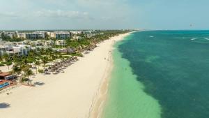 2BR Beach & Marina front Condo w Top Features