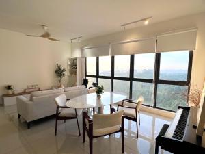 NEW Designer Condo - Panoramic Forest View - Steps To IOI City Mall - Your Best Urban Retreat