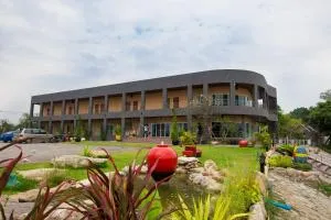 叻丕府塔拉Spa度假村 - 佛统