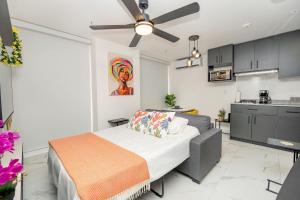 Minimalist Muse Panama