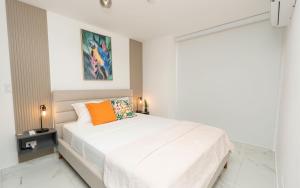 Minimalist Muse Panama