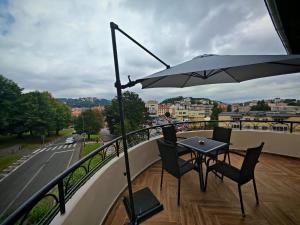 Old Town View & Balcony Apartments MM Host