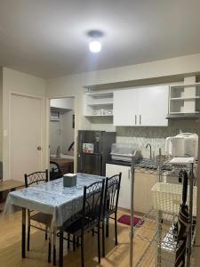 One Bedroom Unit- Avida Tower IT Park Cebu - Villahermia Staycation