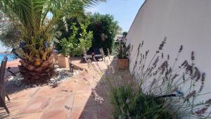 Villa Empuriabrava on main canal with 13 m private mooring, private pool, air con inrooms, non-smoking