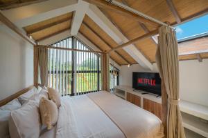 Tiny 2 - Dreamy 1BR Villa Getaway, Near Nyanyi Beach!