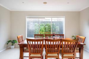 Daintree Family Getaway Huge yard Aircon Heating Sleeps 12 Parks Beaches Table Tennis