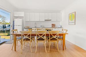 The Cabana - Pet Friendly with Fireplace - 2 Mins to Beach