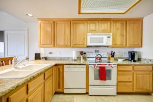 Golf Course Views and Private Deck Mesquite Condo!