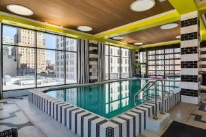 DT Gym Pool Rooftop 5 min walk to Stadiums