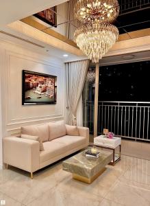 The Peak Suite at Landmark Plus