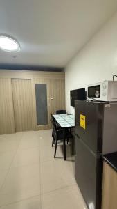 Shore Residecnes Infront of MoA, Netflix, Wifi