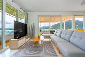 Kata Hill Sea View Hotel