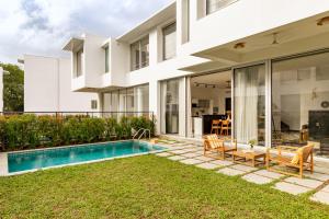 La Agueda 2BHK Luxury Villas 10 minutes from Candolim Beach with Private Pool, Fully Equipped Kitchen, Garden, 24x7 Security & WiFi