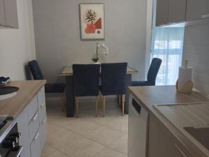 Apartment Alba - Three Bedroom Apartment with Loggia