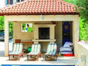 Villa Anka - Five-Bedroom Villa with Terrace and Swimming Pool