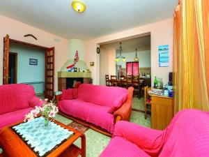 Villa Anka - Five-Bedroom Villa with Terrace and Swimming Pool