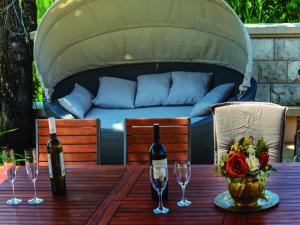 Villa Anka - Five-Bedroom Villa with Terrace and Swimming Pool