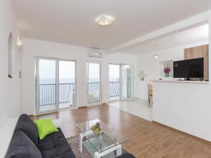 Apartment Manuela - One-Bedroom Apartment with Balcony and Sea View