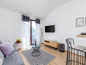 Apartment in Valbandon near Beach & Pool