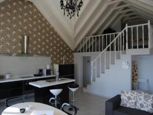 Villa Tony - Five Bedroom Villa with Terrace, Swimming Pool and Sea View