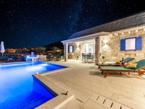 Villa Blue Sky - Three Bedroom Villa with Pool - 4hvězdičkové hotely ve městě Bol