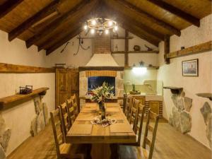 Villa Falcon Rook - Four-Bedroom Villa with Terrace and Swimming Pool