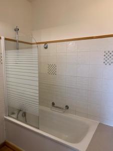 F2 avec piscine et jacuzzi