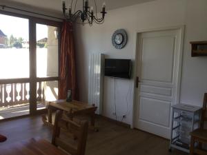 Appartements F2 avec piscine et jacuzzi : photos des chambres