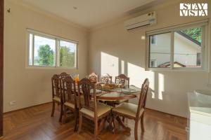 StayVista at Palais Vienna with Lawn, Bonfire & BBQ