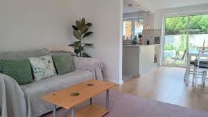 Welcome to No 2 - modern comfortable stay