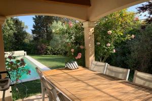 Les Lauriers Roses air-conditioned villa with garden and swimming pool
