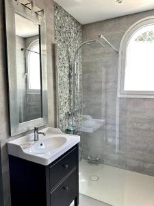 Villas Les Lauriers Roses air-conditioned villa with garden and swimming pool : photos des chambres