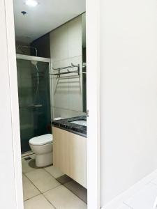 WP1102 Facing pool view near MOA