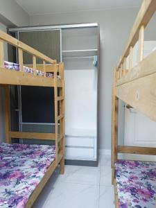 WP1102 Facing pool view near MOA