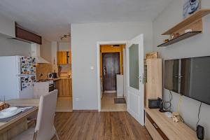 Modern 1BR Apt - Top Location 4 min to Metro by Flat Mаnager