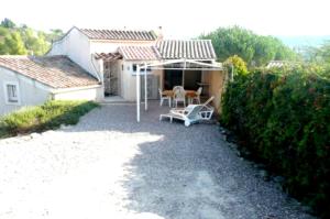15mn de Cannes, Villa la Soleiade , Gite ,Lodge , type T2, clim, piscine, parking au Lac de Saint-Cassien VAR