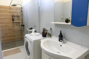 Designer Stay - City Views in the Heart of Town